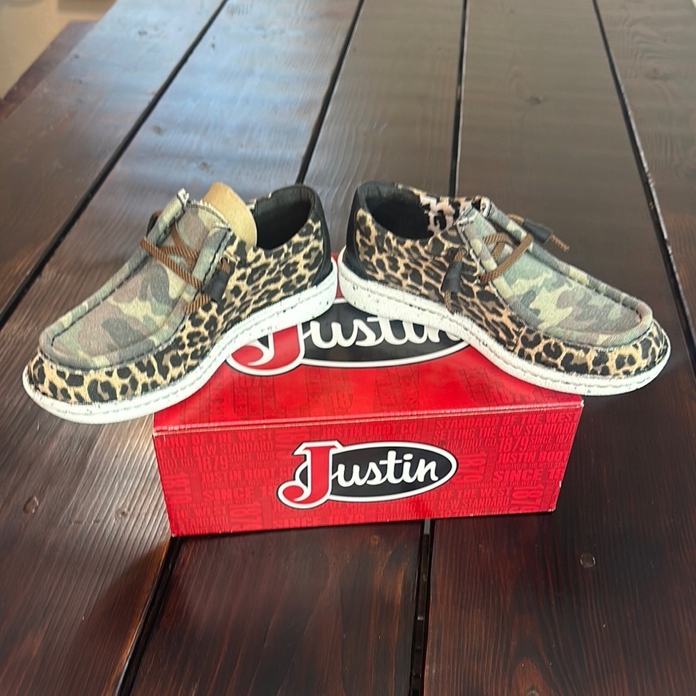 Justin Boots Camouflage Leopard Moccasins - Picture 6 of 12